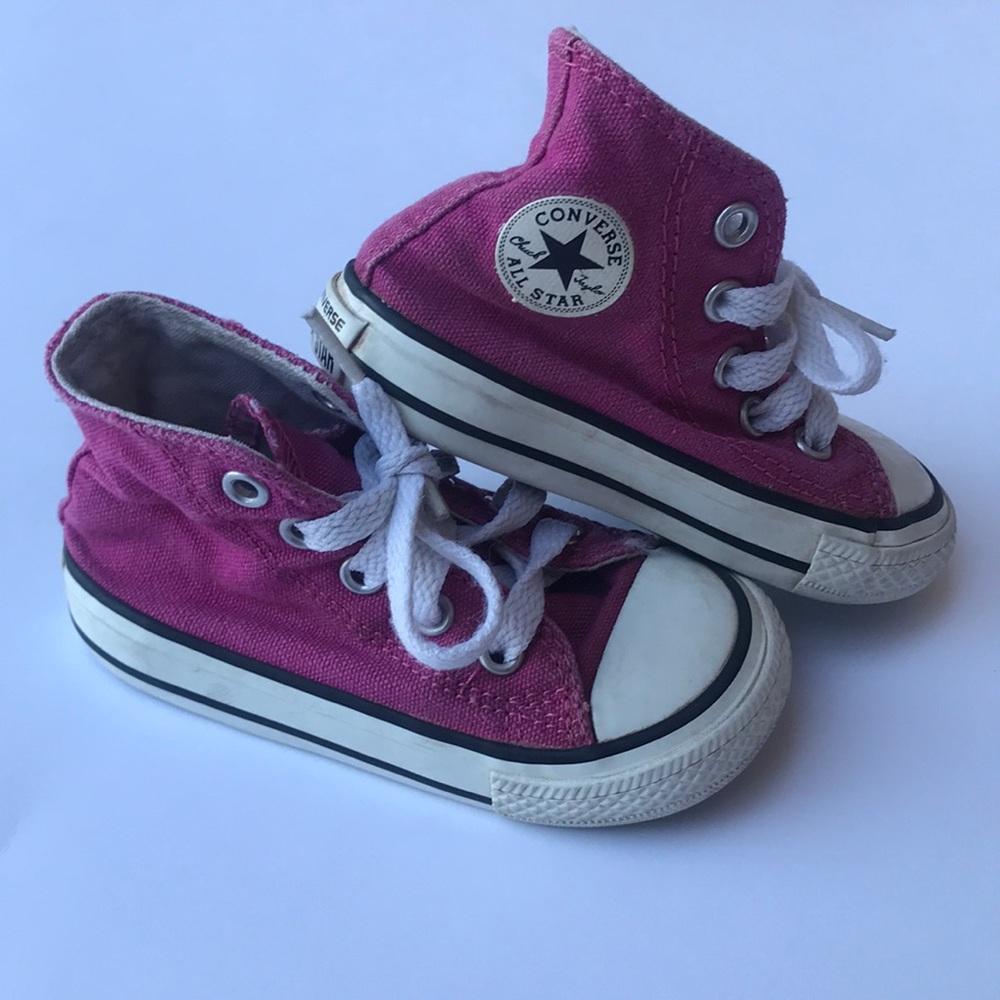 Pink converse shoes size 5 (toddler)